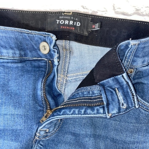 Torrid Premium Bombshell Skinny Stretch Denim Casual Comfy Summer Jean Shorts - Picture 5 of 13